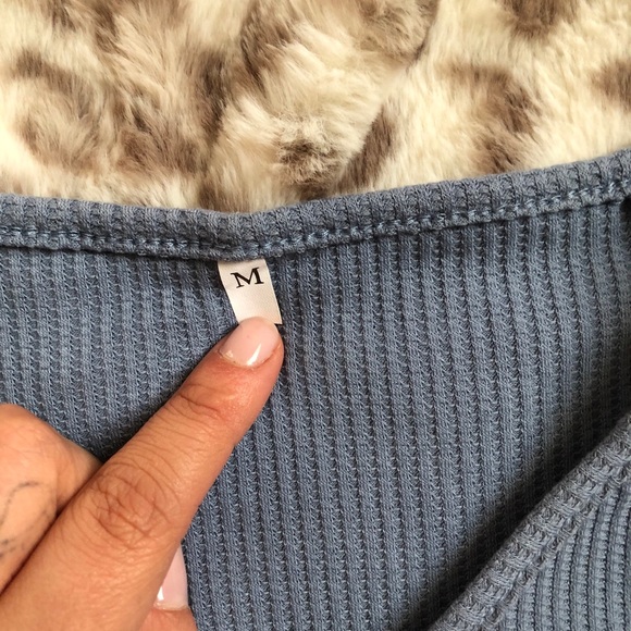 Cinched Blue Crop Top - Picture 3 of 3